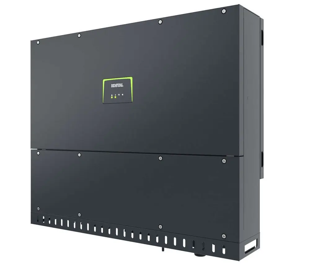 Kostal Wechselrichter in grauer Farbe mit einem LED-Display zur Anzeige von Betriebszuständen. Montiert an einer Wand, ohne sichtbare Anschlüsse oder Kabel.